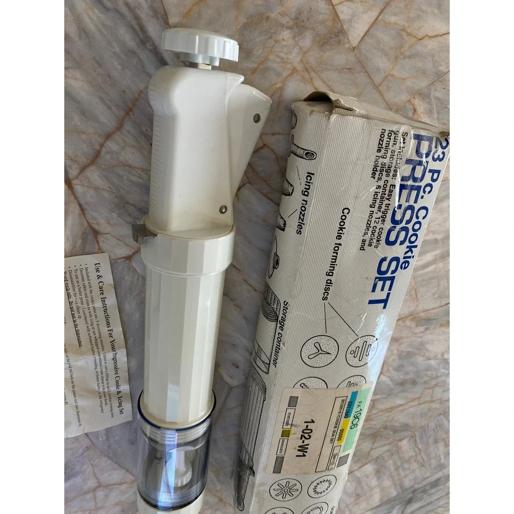 Progressive 23 Pc Cookie Press Set White Icing Gun 12 Discs 6 Nozzles GCP-31